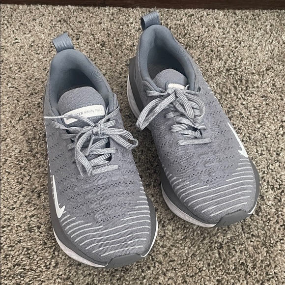 Nike Light Gray Running Shoes - Picture 1 of 4